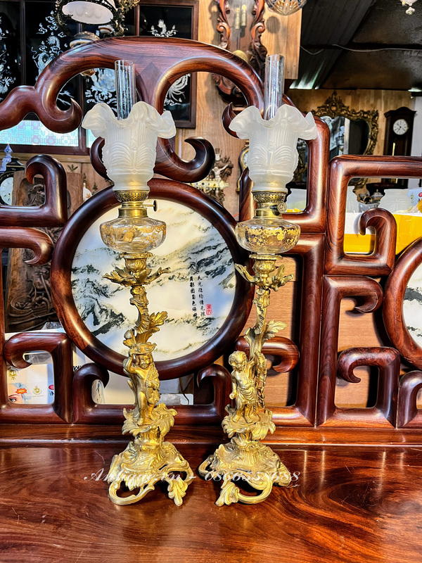 Cặp đèn dầu tượng