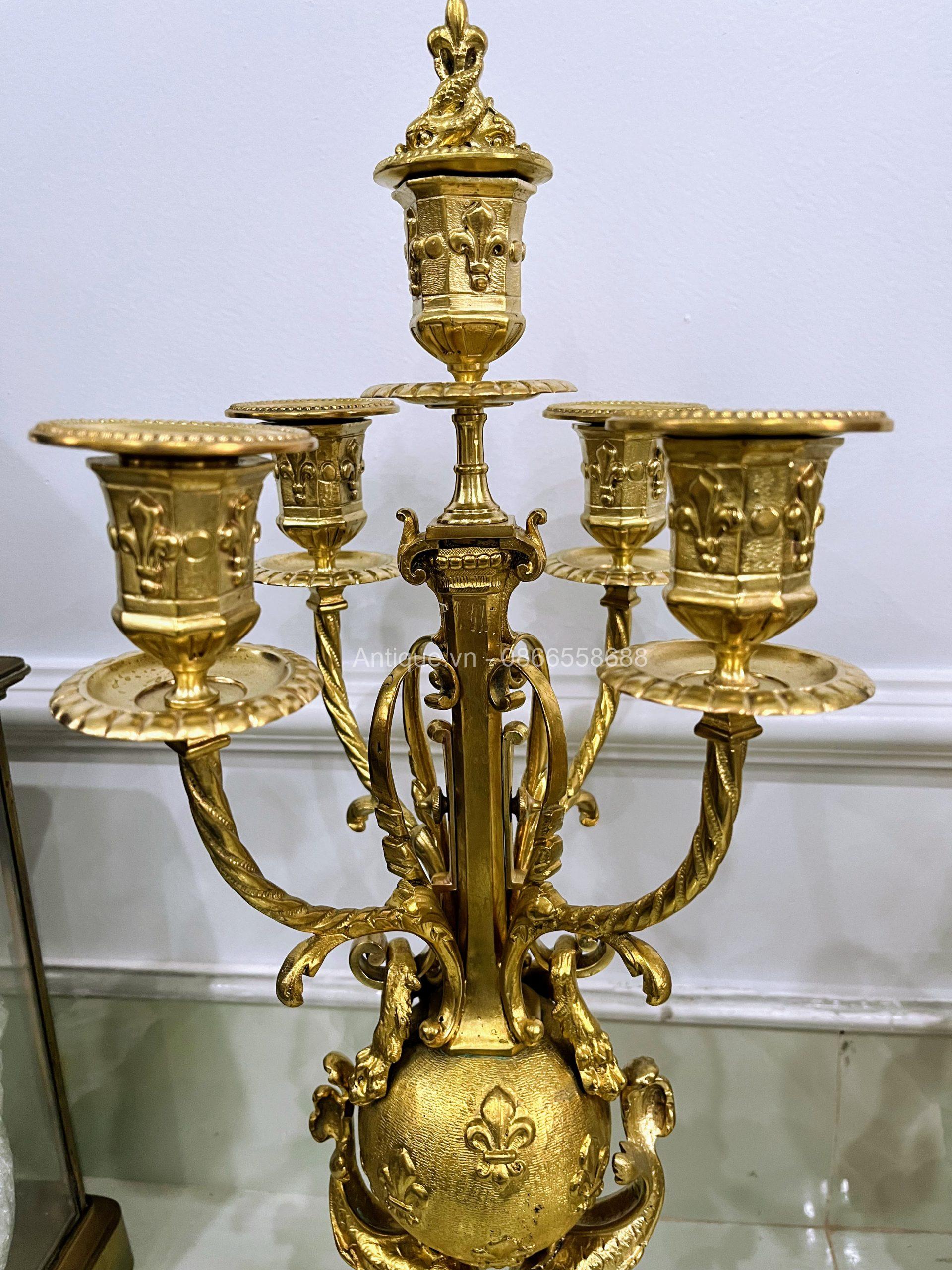 Bộ đồng hồ chân nến Bộ đồng hồ chân nến