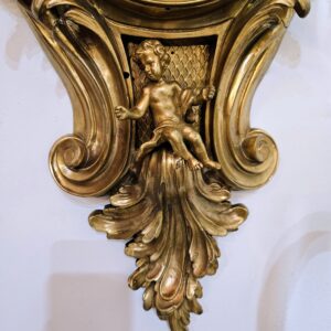 Đồng hồ phù điêu