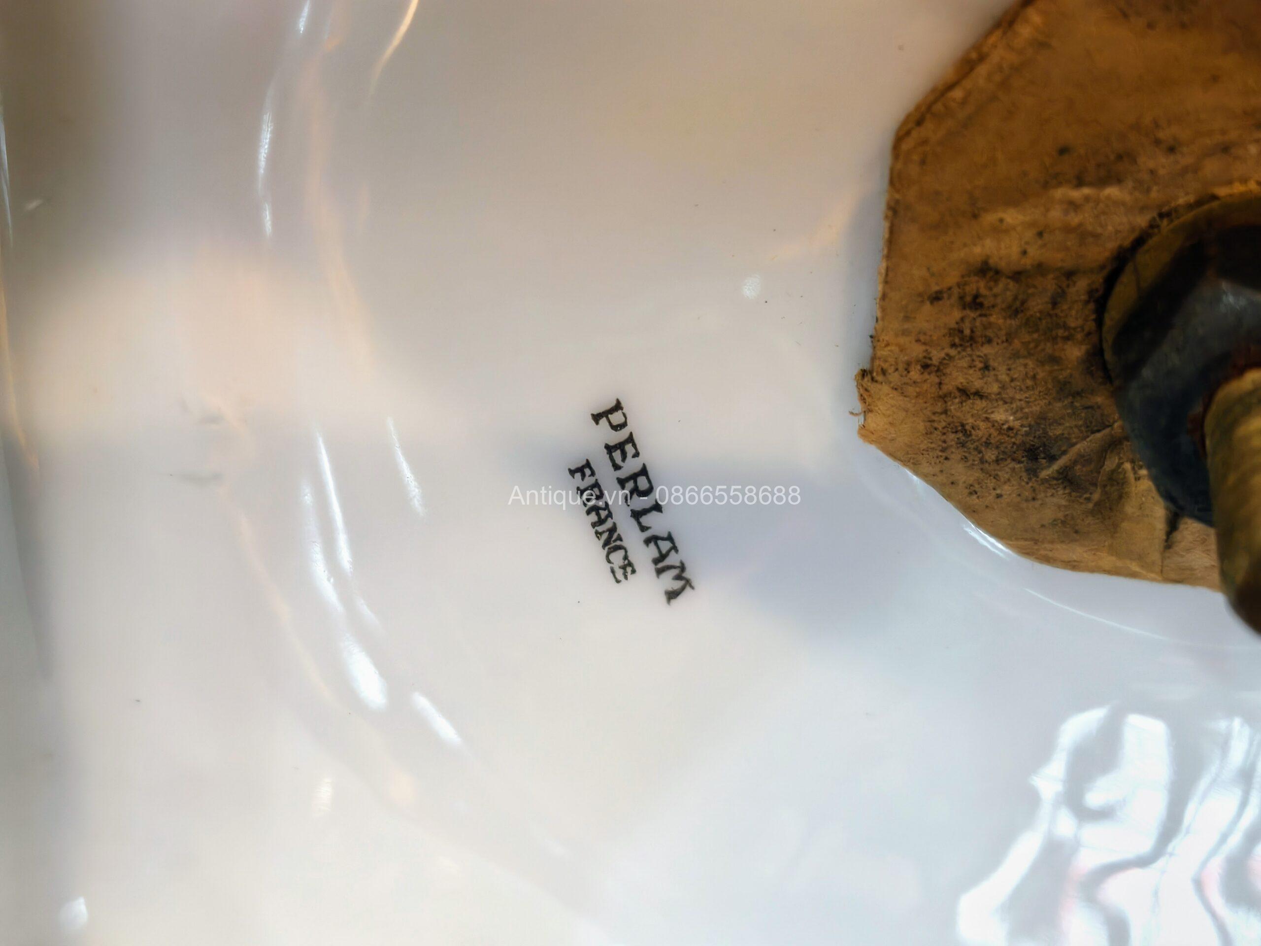 Chiếc bình sứ Chiếc bình sứ