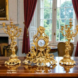 Đồng hồ chân nến