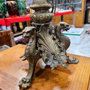 Chân nến đồng