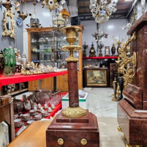 Đồng hồ chân nến